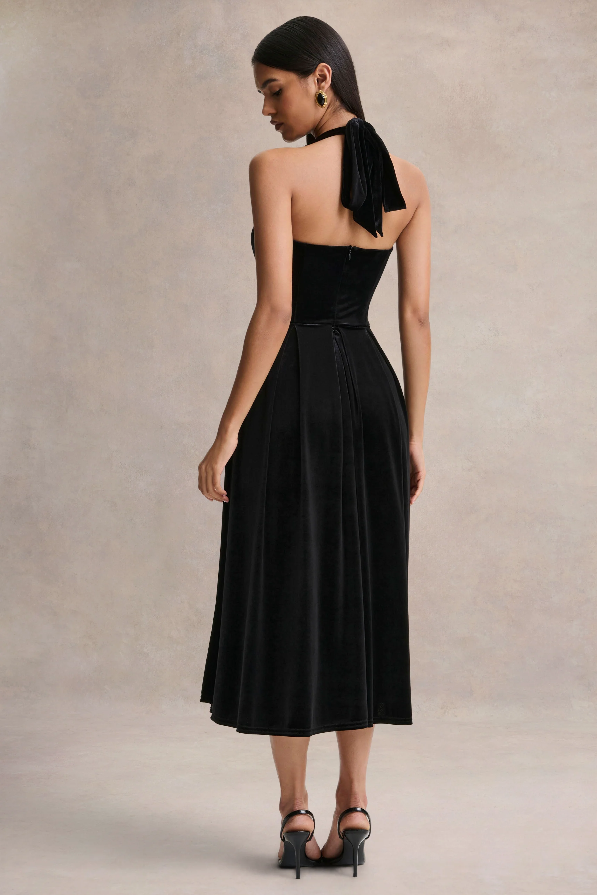 Esmeray | Black Velvet Sweetheart-Neck Midi Dress - Image 5