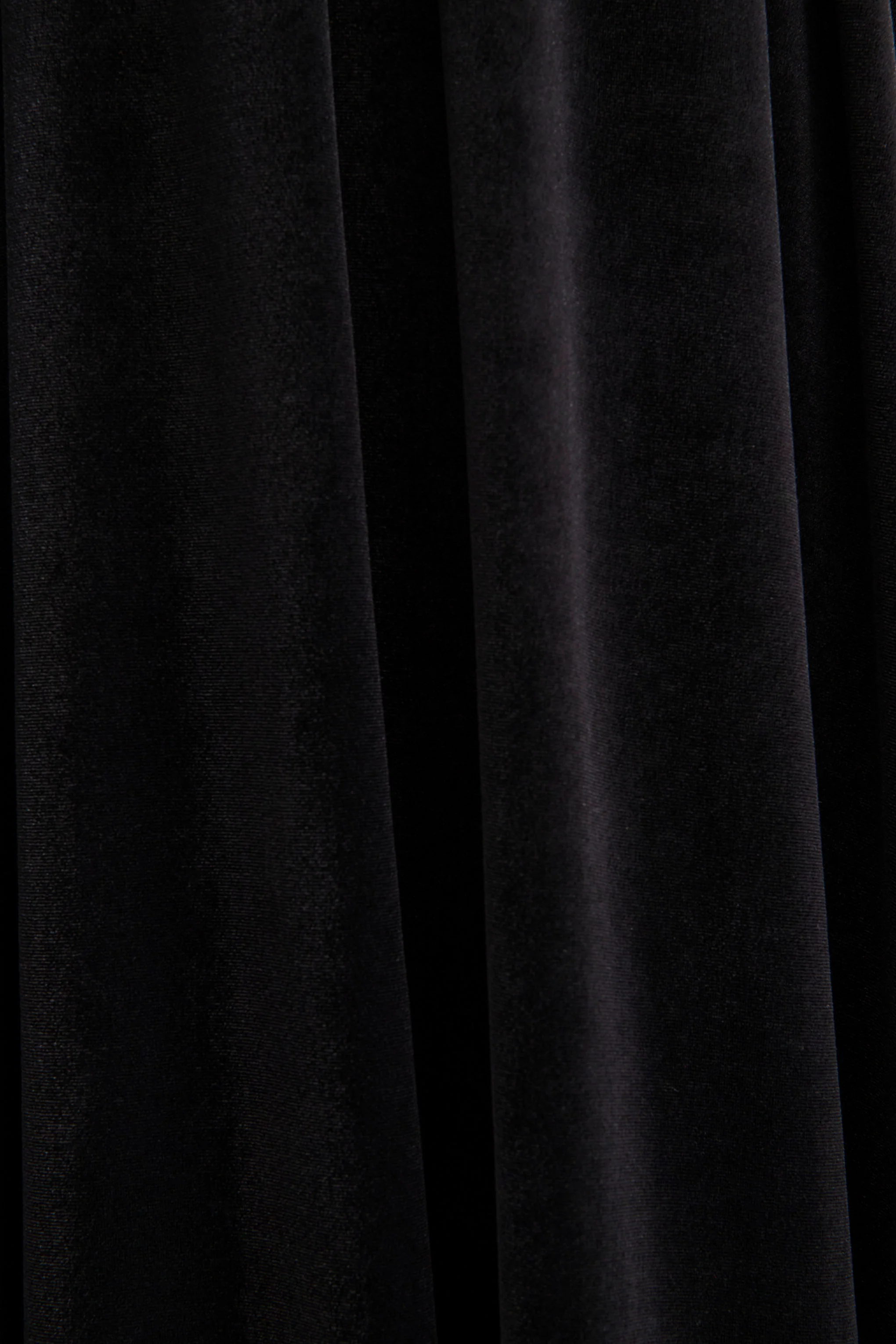 Esmeray | Black Velvet Sweetheart-Neck Midi Dress - Image 6