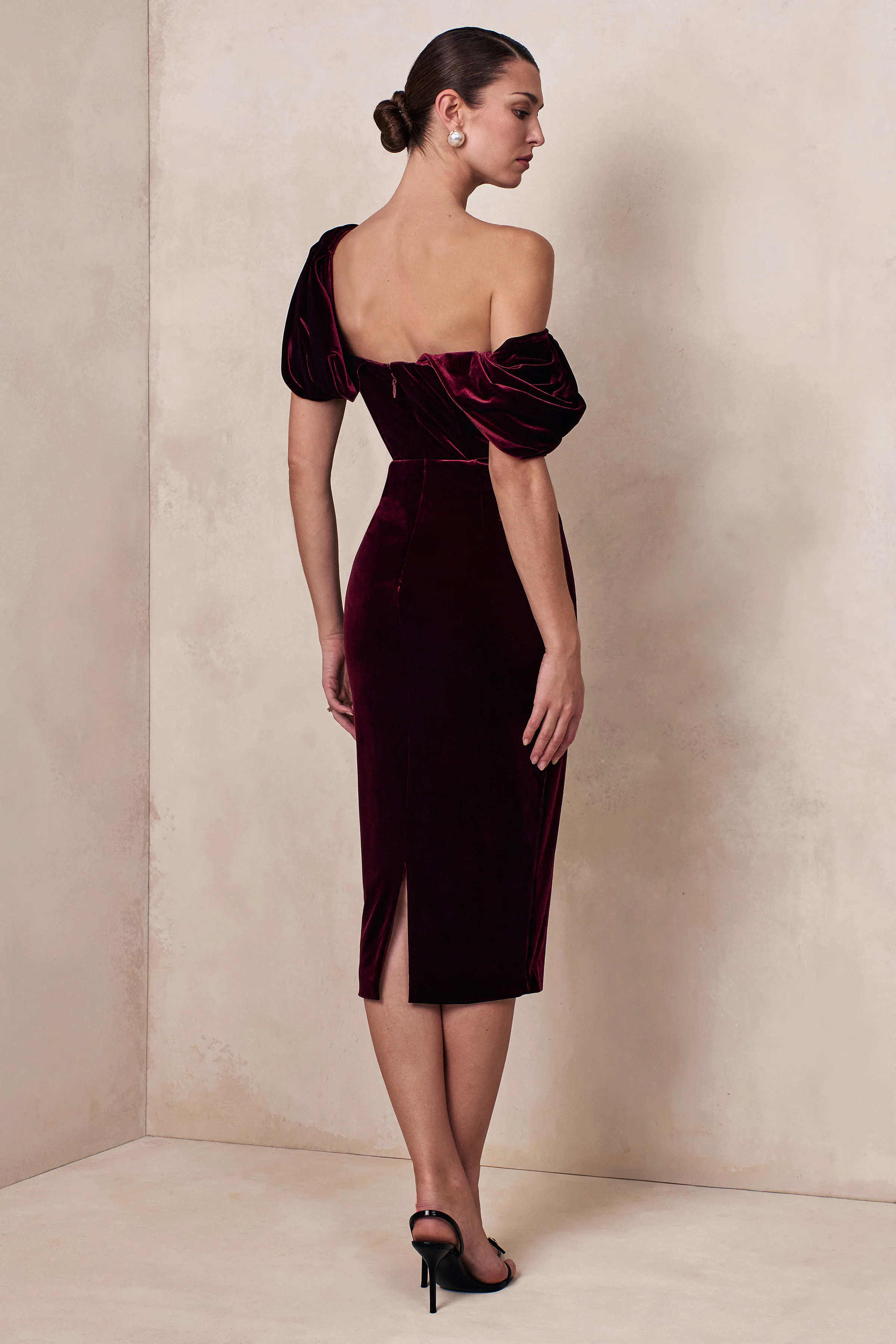 High End | Burgundy Velvet Asymmetric-Neck Midi Dress With Draped Detailing - Image 2