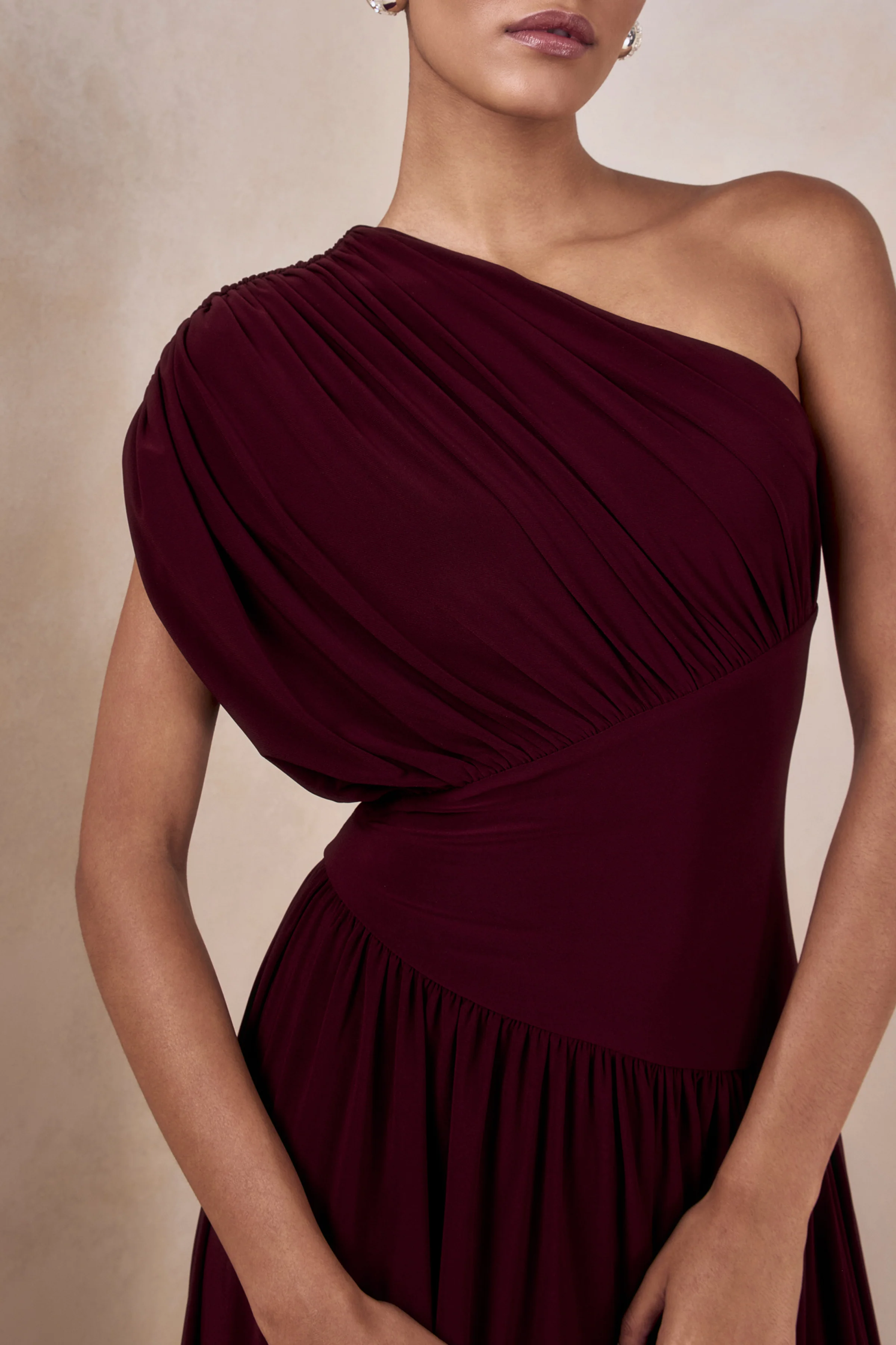 Kelsey | Burgundy Asymmetric-Neck Maxi Dress With Ruched Detailing - Image 3