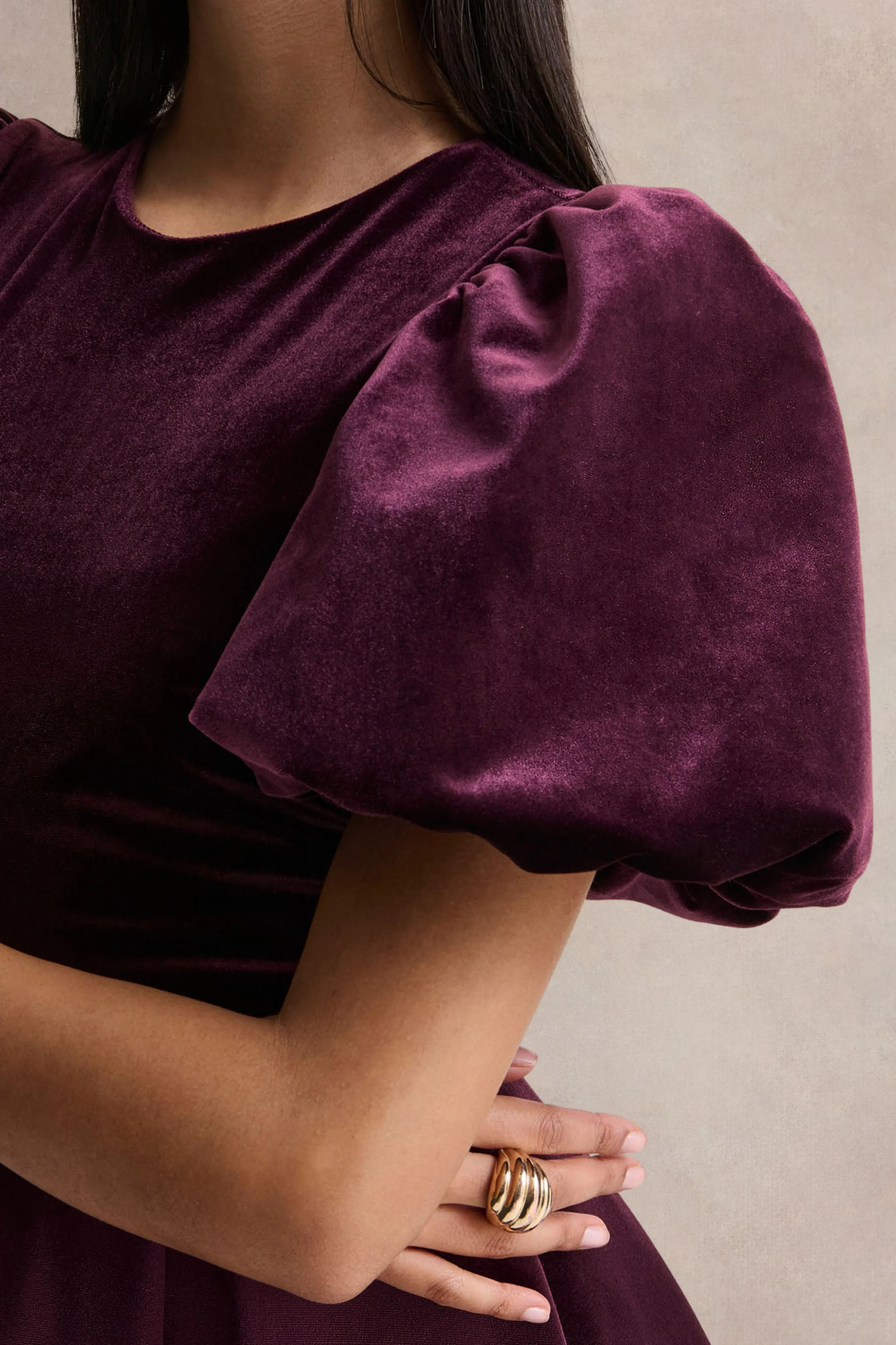 Seraphic | Burgundy Velvet Puff-Sleeve Midi Dress - Image 4