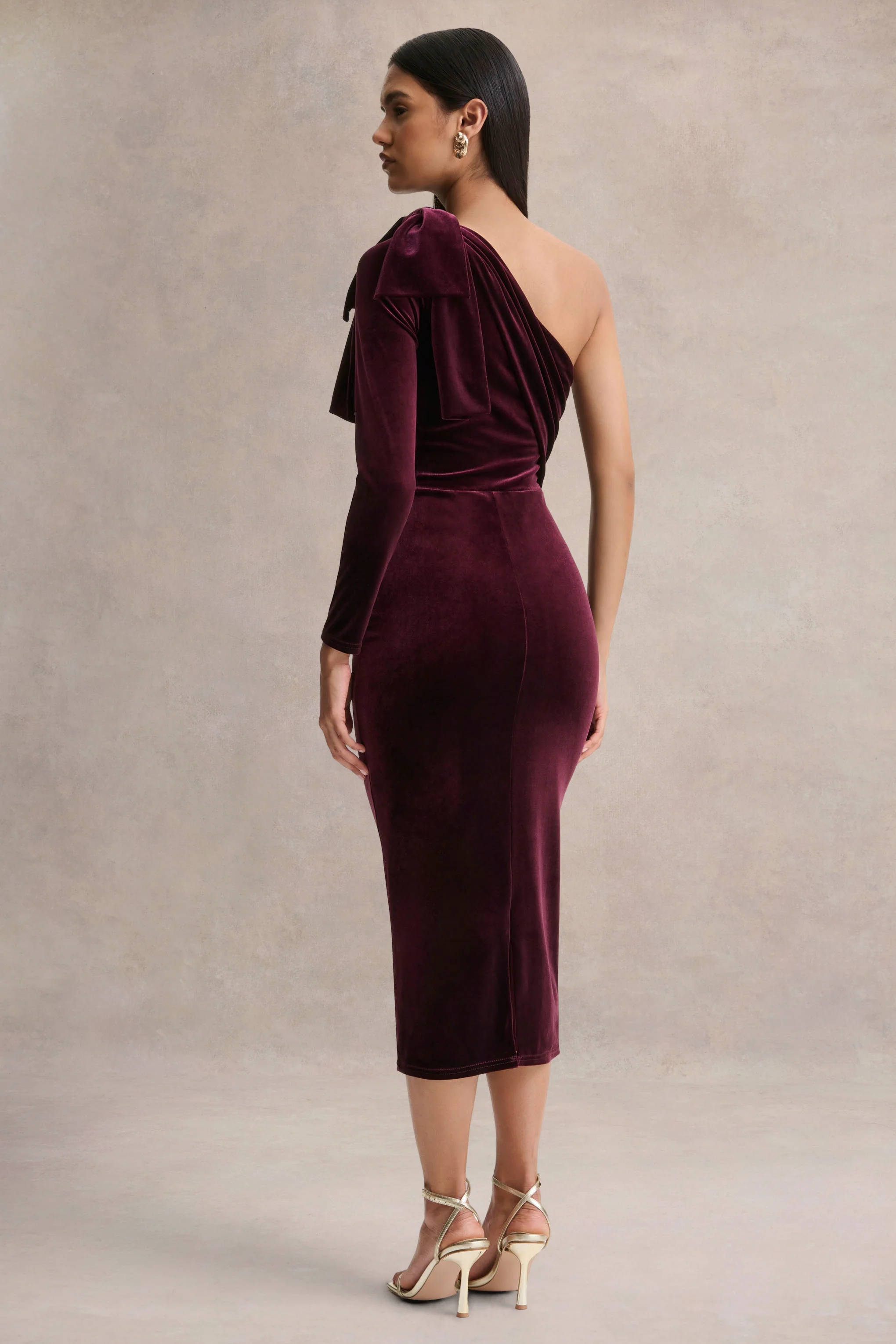 Vespera | Burgundy Velvet Asymmetric Neck Midi Dress With Bow Detail - Image 2