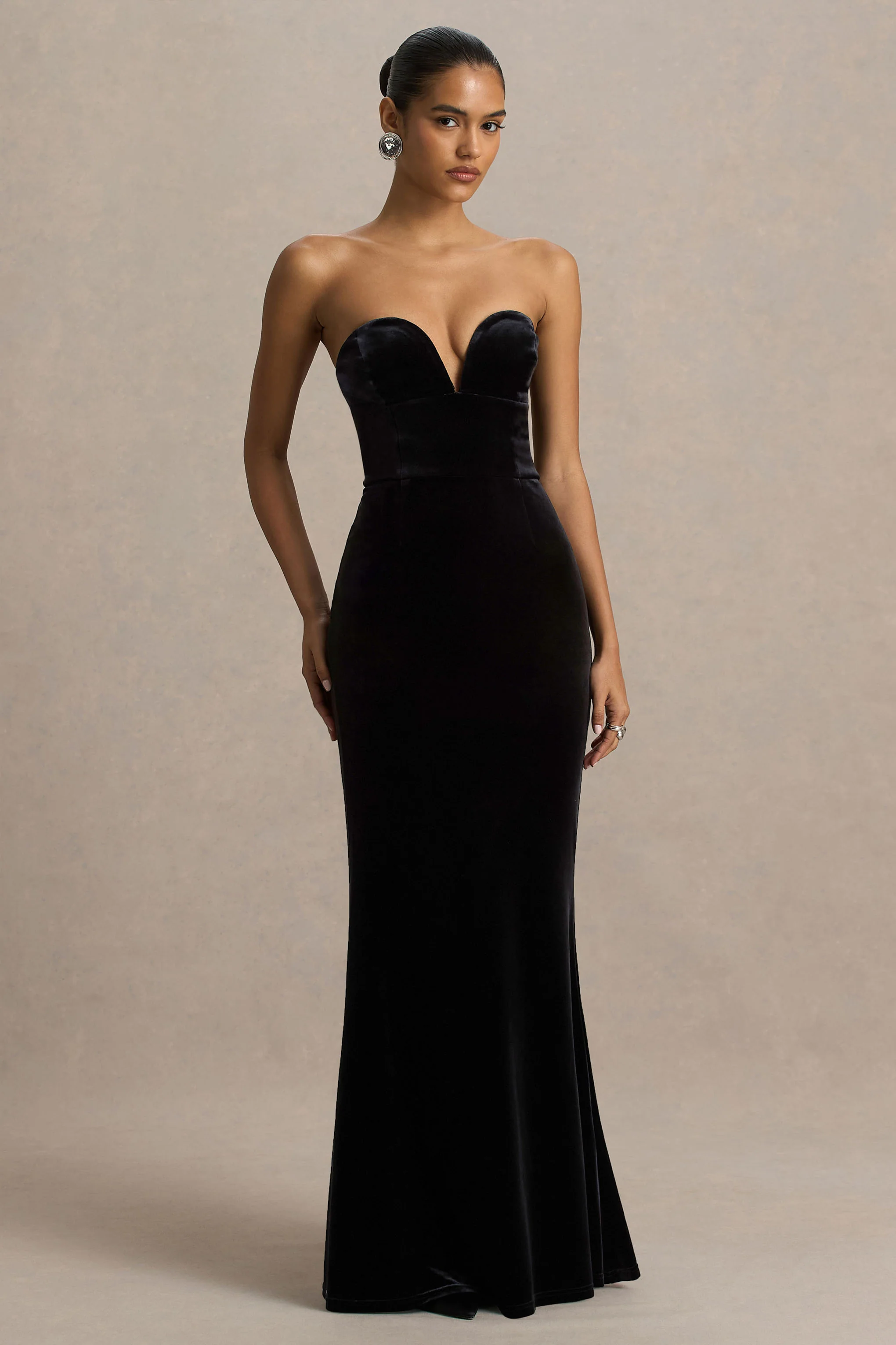 Yolanda | Black Velvet Sweetheart-Neck Maxi Dress - Image 5